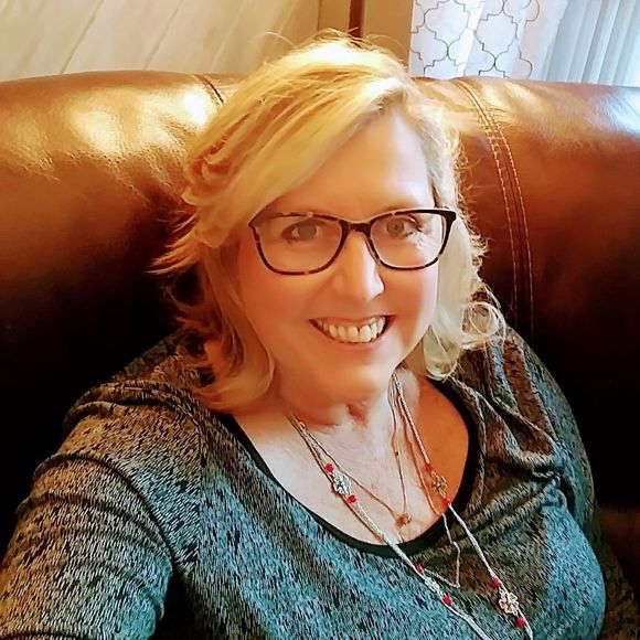 Meet your Posher, Cathy - Picture 1 of 1